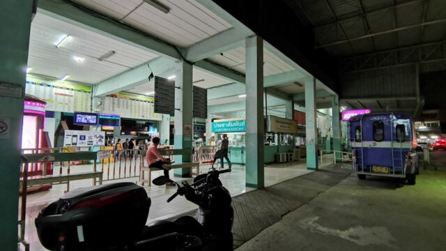 ピサヌロークバスターミナル２入り口