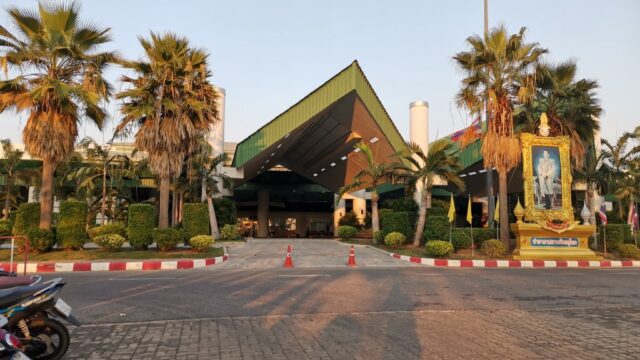 夕方のピサヌローク空港