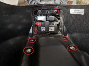 BOX内のM6ボルト外す