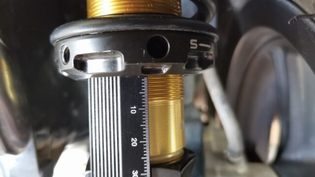 プリロードを初期値（5mm）に対し10mm