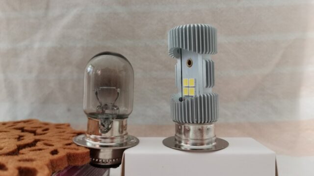 PHILIPS LED-HL M5と純正バルブの発光部は同位置