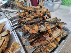 雷魚の揚げ物