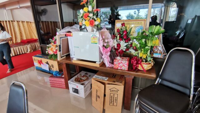 贈答品の山