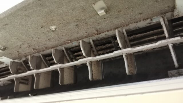購入7年のエアコン内部