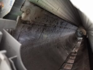 掃除前：エアコン内部