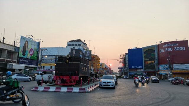 ピサヌローク駅前ロータリー