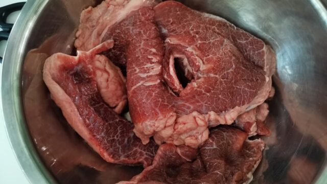 makroのトリミング牛肉