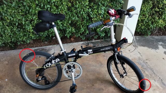 ブーゲンビリアのトゲがタイヤに刺さる