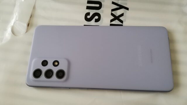 Galaxy A52 5G 背面バイオレット