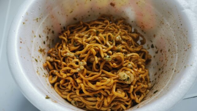 スナオシ カップ ソースやきそば中身
